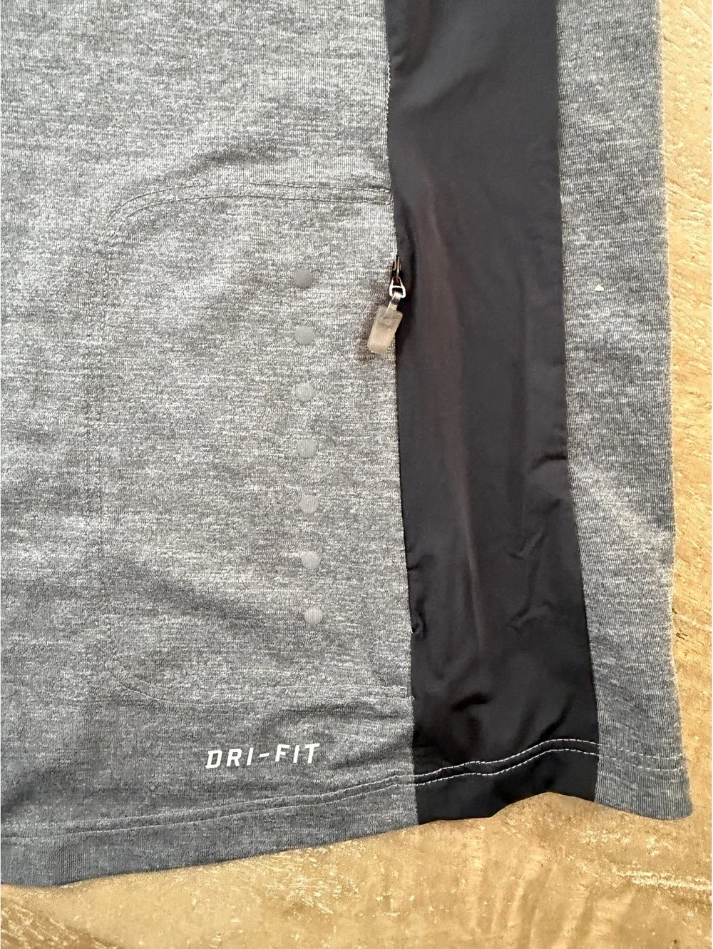 Nike Dri-FIT Athletic Tank Top Size Small Gray Black Zip Pockets Running Mesh